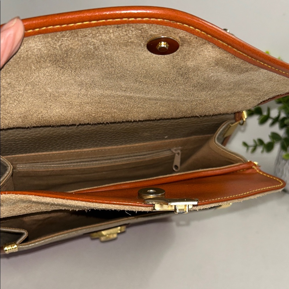 Elegant Tan and Brown Women's Handbag - Picture 11 of 13